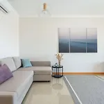 Elena 2 Mit Blick Auf Wasser By Interhome